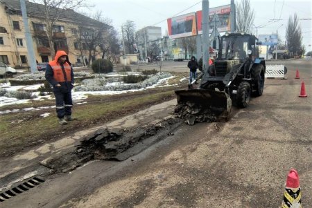 В Одессе состоялся субботник с привлечением спецтехники (фоторепортаж)