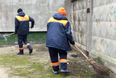В Одессе состоялся субботник с привлечением спецтехники (фоторепортаж)