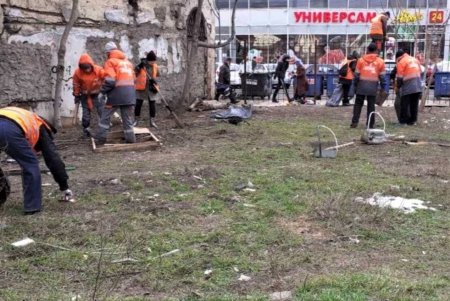 В Одессе состоялся субботник с привлечением спецтехники (фоторепортаж)
