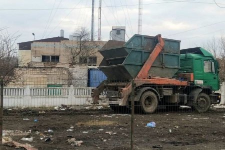 В Одессе состоялся субботник с привлечением спецтехники (фоторепортаж)