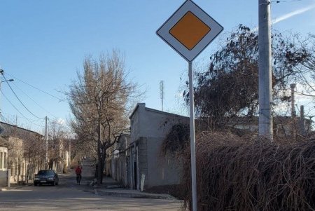 Новые дорожные знаки приоритета установили в двух районах города (фото)