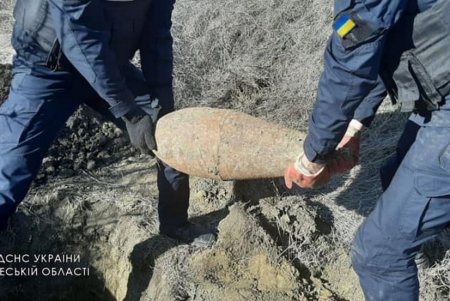 В Одессе и области местные жители нашли авиабомбу и снаряд времен Второй мировой войны (фото)