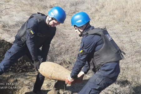 В Одессе и области местные жители нашли авиабомбу и снаряд времен Второй мировой войны (фото)