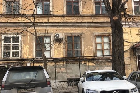 В Одессе демонтировали более двух десятков рекламных конструкций и вывесок, размещенных с нарушениями (фото)