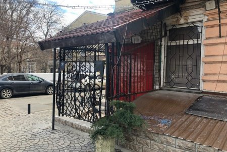 В Одессе демонтировали более двух десятков рекламных конструкций и вывесок, размещенных с нарушениями (фото)