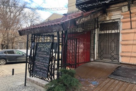 В Одессе демонтировали более двух десятков рекламных конструкций и вывесок, размещенных с нарушениями (фото)