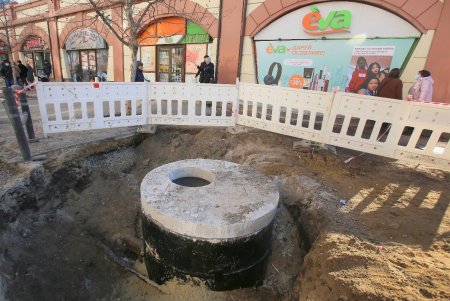 Капремонт Преображенской угол Пантелеймоновской: укрепление коллектора, замена инженерных сетей и установка новых опор (фоторепортаж) 