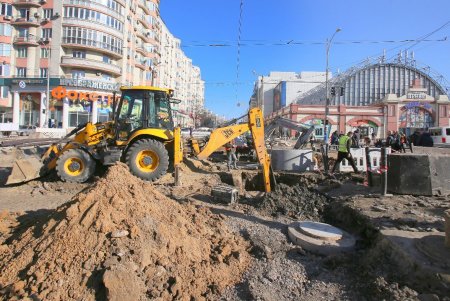 Капремонт Преображенской угол Пантелеймоновской: укрепление коллектора, замена инженерных сетей и установка новых опор (фоторепортаж) 