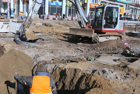 Капремонт Преображенской угол Пантелеймоновской: укрепление коллектора, замена инженерных сетей и установка новых опор (фоторепортаж) 