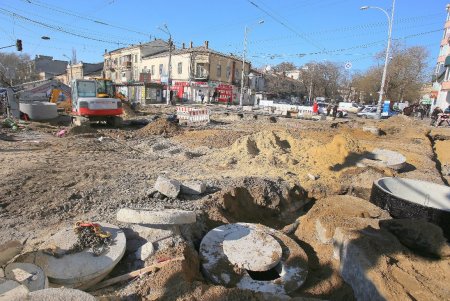 Капремонт Преображенской угол Пантелеймоновской: укрепление коллектора, замена инженерных сетей и установка новых опор (фоторепортаж) 