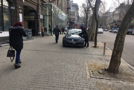 Одесские инспекторы по парковке выявили за рабочую неделю около трех тысяч нарушений (фото)