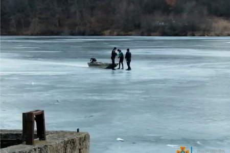 В Подольском районе нашли тело рыбака, который провалился под лед (фото)