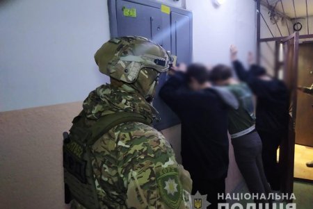 В Киевском районе 20-летняя девушка занималась расфасовкой и реализацией наркотиков (фото, видео)