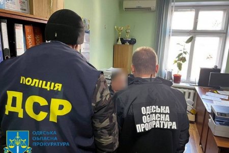 Налоговики вымогали с предпринимателей деньги за справку об отсутствии задолженности по платежам (фото)