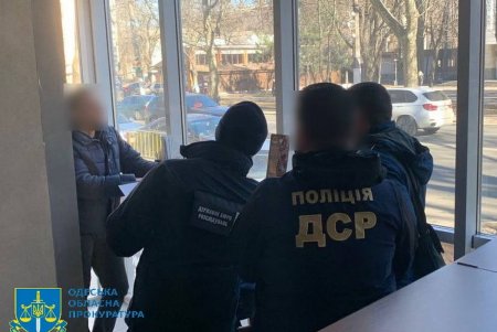 Налоговики вымогали с предпринимателей деньги за справку об отсутствии задолженности по платежам (фото)