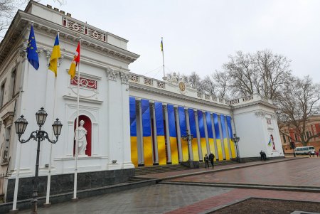 В Одессе торжественно подняли Государственный Флаг Украины по случаю Дня единения (фото, видео)