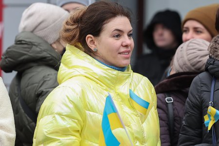 На площади возле аэропорта «Одесса» торжественно подняли Государственный Флаг Украины (фоторепортаж)