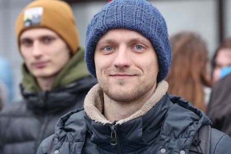 На площади возле аэропорта «Одесса» торжественно подняли Государственный Флаг Украины (фоторепортаж)