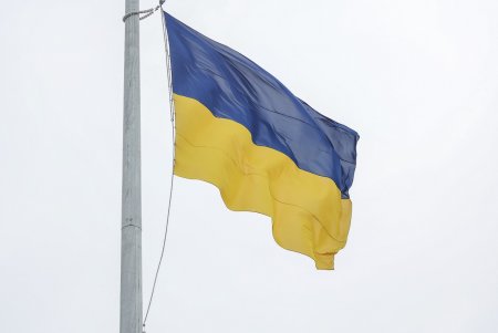 На площади возле аэропорта «Одесса» торжественно подняли Государственный Флаг Украины (фоторепортаж)