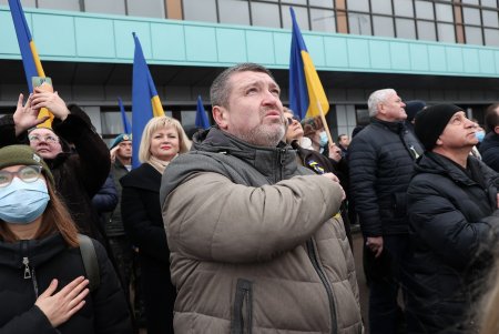 На площади возле аэропорта «Одесса» торжественно подняли Государственный Флаг Украины (фоторепортаж)