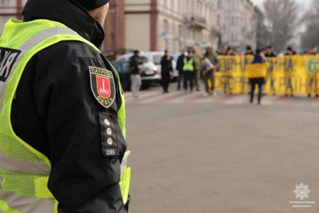 Патрульные Одессы и Измаила обеспечивали порядок и регулировали движение во время проведения торжеств в честь Дня единства (фото) 