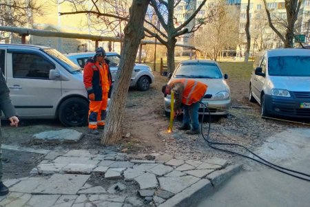 В Киевском районе демонтированы 10 бетонных и железных конструкций, мешающих движению по улицам (фото)