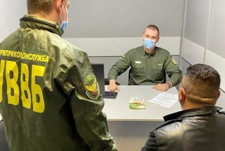 Хотел насладиться видами: гражданин Турции пытался дать взятку одесским пограничникам за въезд в страну (фото)