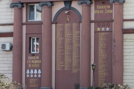 Театральная площадь — яркая жемчужина морского города (фоторепортаж) 