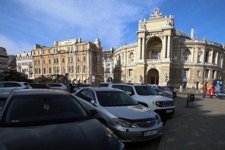 Театральная площадь — яркая жемчужина морского города (фоторепортаж) 