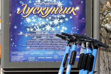 Театральная площадь — яркая жемчужина морского города (фоторепортаж) 