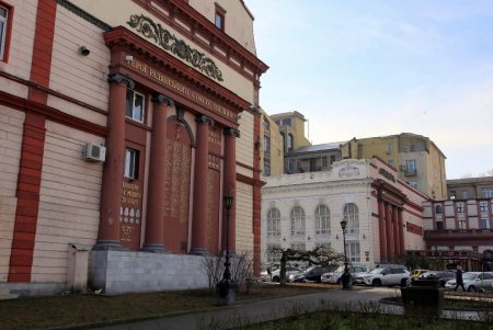 Театральная площадь — яркая жемчужина морского города (фоторепортаж) 