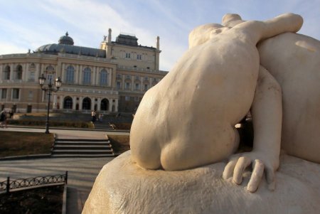 Театральная площадь — яркая жемчужина морского города (фоторепортаж) 