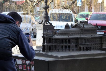 Театральная площадь — яркая жемчужина морского города (фоторепортаж) 