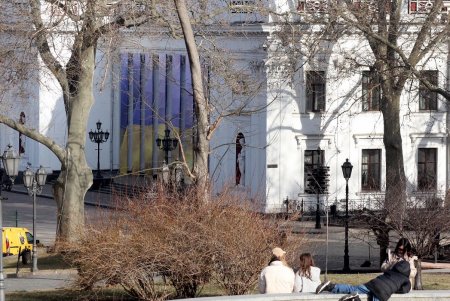 Театральная площадь — яркая жемчужина морского города (фоторепортаж) 