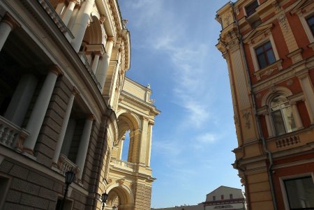 Театральная площадь — яркая жемчужина морского города (фоторепортаж) 