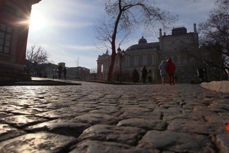 Театральная площадь — яркая жемчужина морского города (фоторепортаж) 