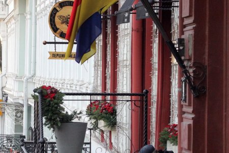 Театральная площадь — яркая жемчужина морского города (фоторепортаж) 