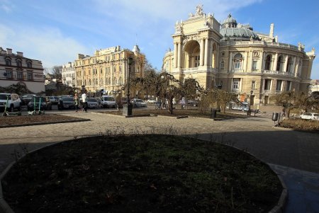 Театральная площадь — яркая жемчужина морского города (фоторепортаж) 