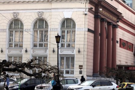 Театральная площадь — яркая жемчужина морского города (фоторепортаж) 