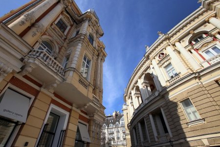 Театральная площадь — яркая жемчужина морского города (фоторепортаж) 