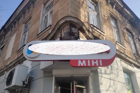 Демонтировали 25 незаконных рекламных вывесок с фасадов местных зданий (фото)