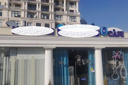 Демонтировали 25 незаконных рекламных вывесок с фасадов местных зданий (фото)