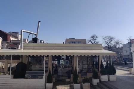 Демонтировали 25 незаконных рекламных вывесок с фасадов местных зданий (фото)