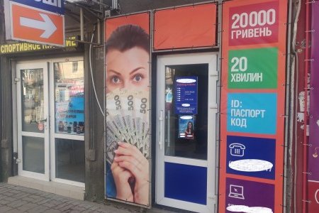 Демонтировали 25 незаконных рекламных вывесок с фасадов местных зданий (фото)