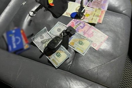 Госисполнитель Одесского района получил взятку в 400 долларов США за возвращение авто со штрафплощадки (фото)