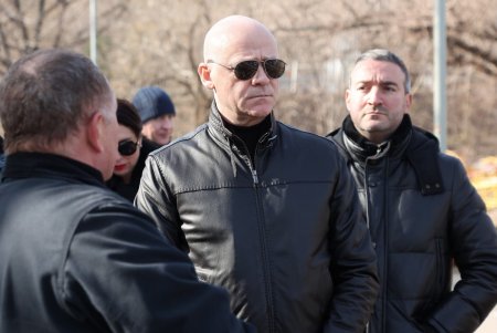 Одесса готовится к курортному сезону с наведения порядка на пляже «Отрада» (фото)