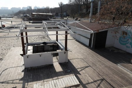 Одесса готовится к курортному сезону с наведения порядка на пляже «Отрада» (фото)
