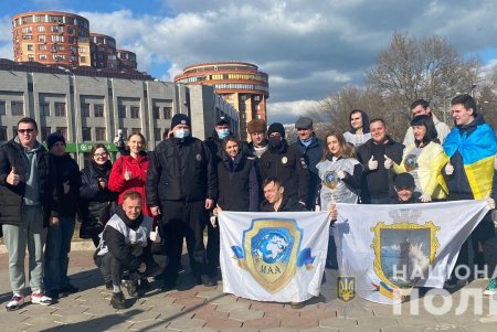 Полицейские и общественники закрасили более 600 рекламных надписей по продаже наркотиков в Приморском районе (фото)