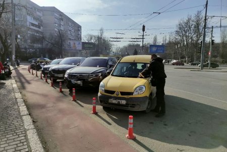 Инспекторы по парковке на минувшей неделе выявили более трех тысяч нарушений (фото)