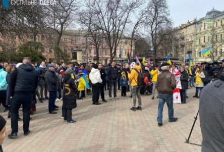 Более полутысячи одесситов принимают участие в Марше Единства (фото)